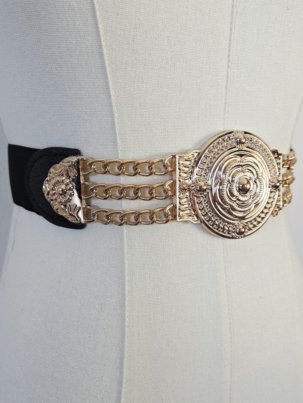 Stretchy black belt with gold buckle and chain decor - Picture 6 of 8